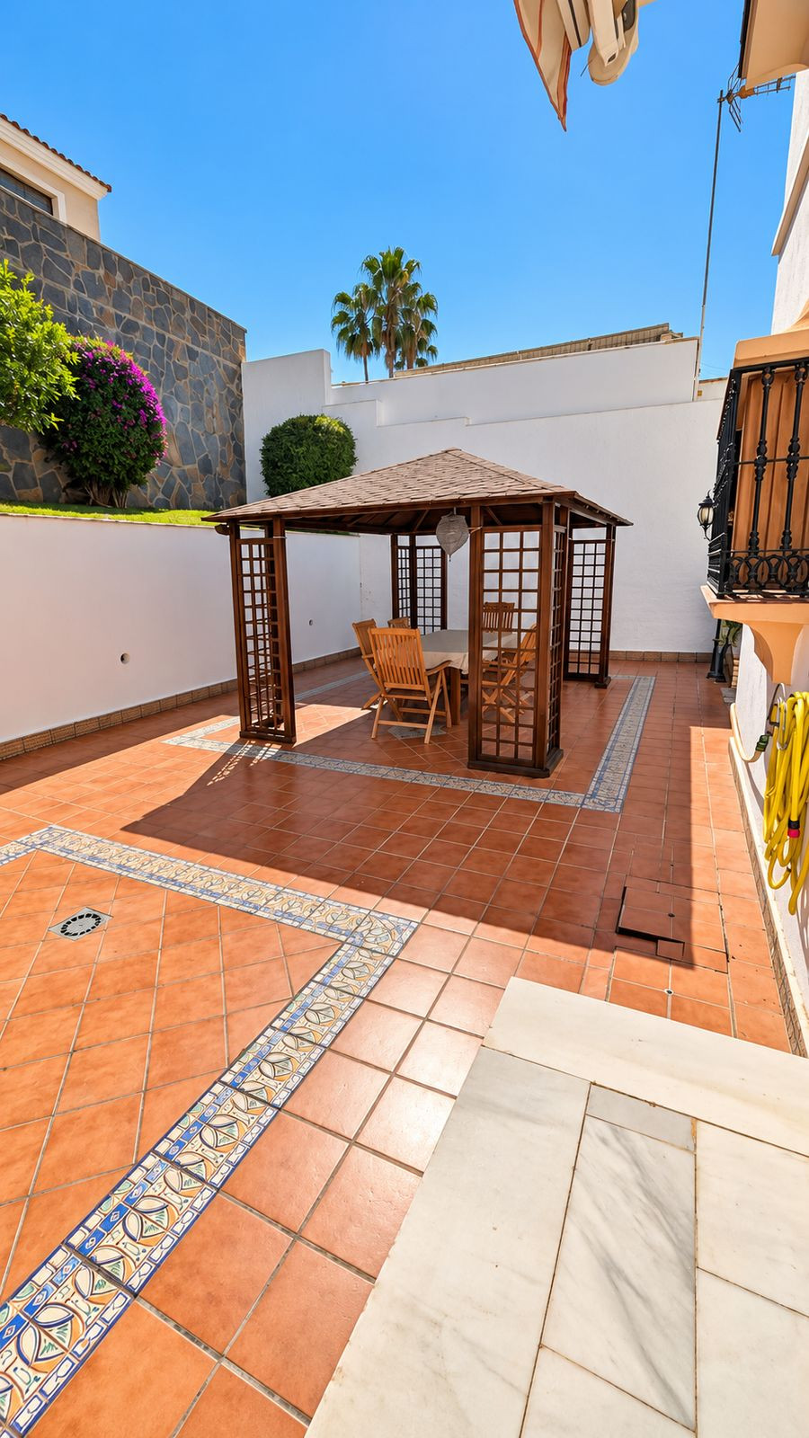 Drie-slaapkamer villa in Nueva Andalucía met potentieel in Nueva Andalucía - foto 13