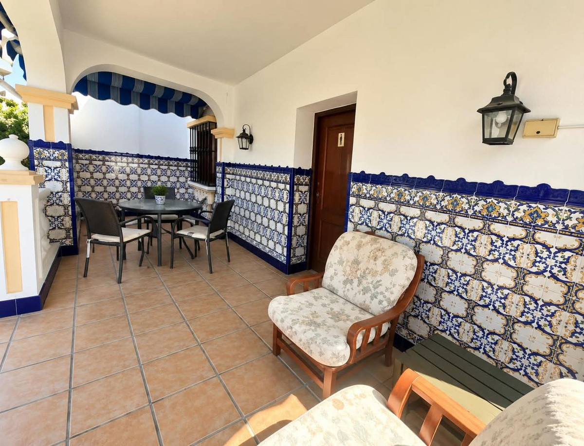 Drie-slaapkamer villa in Nueva Andalucía met potentieel in Nueva Andalucía - foto 5