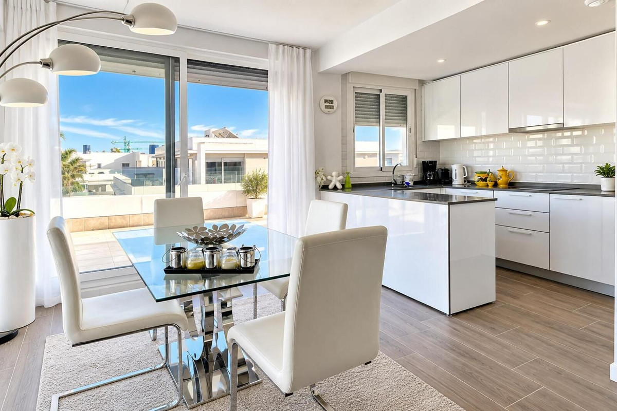 Penthouse met 2 slaapkamers in Jardines de Guadaiza, Nueva Andalucía in Nueva Andalucía - foto 5