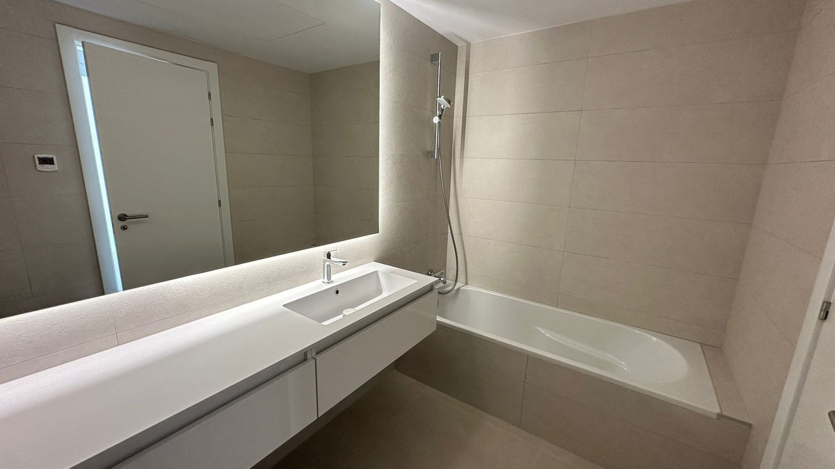 2 bedroom Apartment in Estepona in Estepona - foto 3