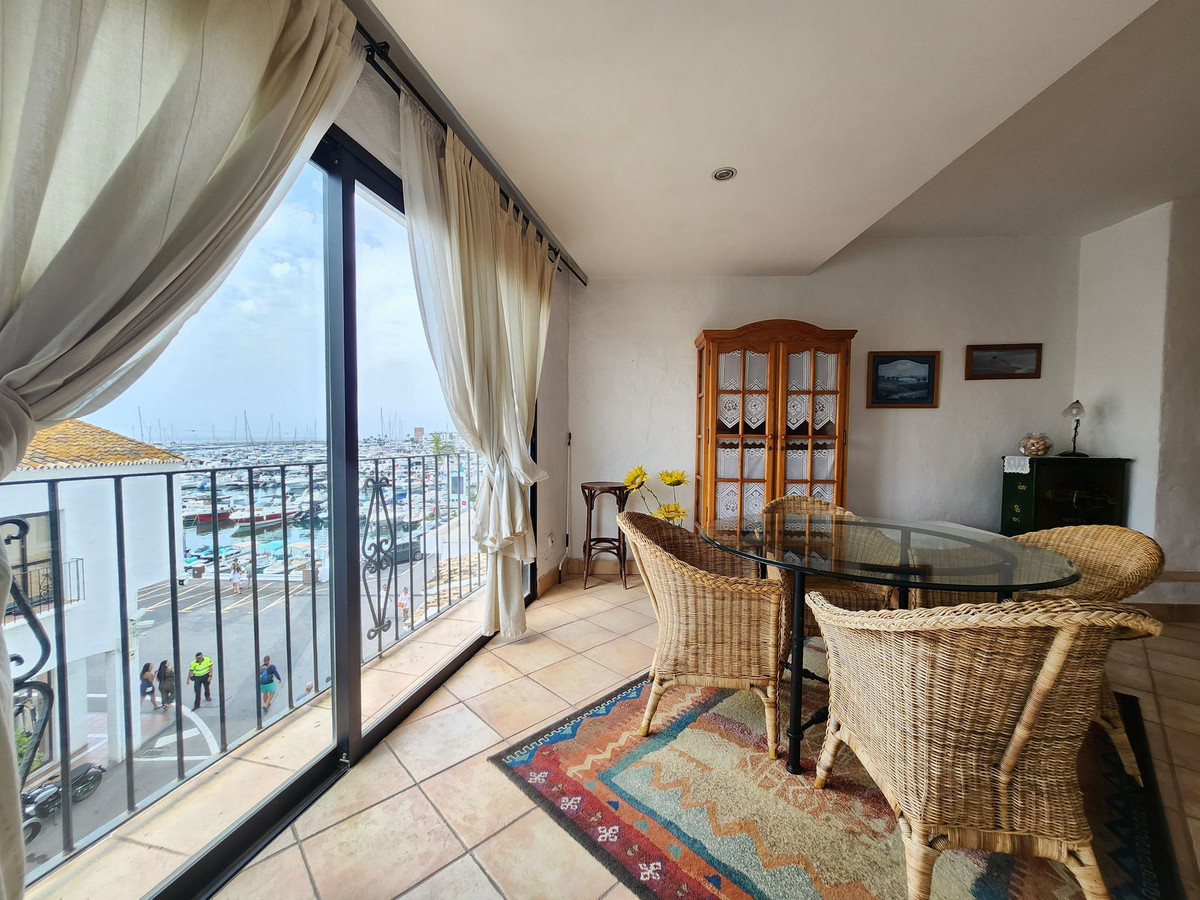 Appartement met 2 slaapkamers op de eerste lijn van Puerto Banús Marina in Puerto Banús - foto 13
