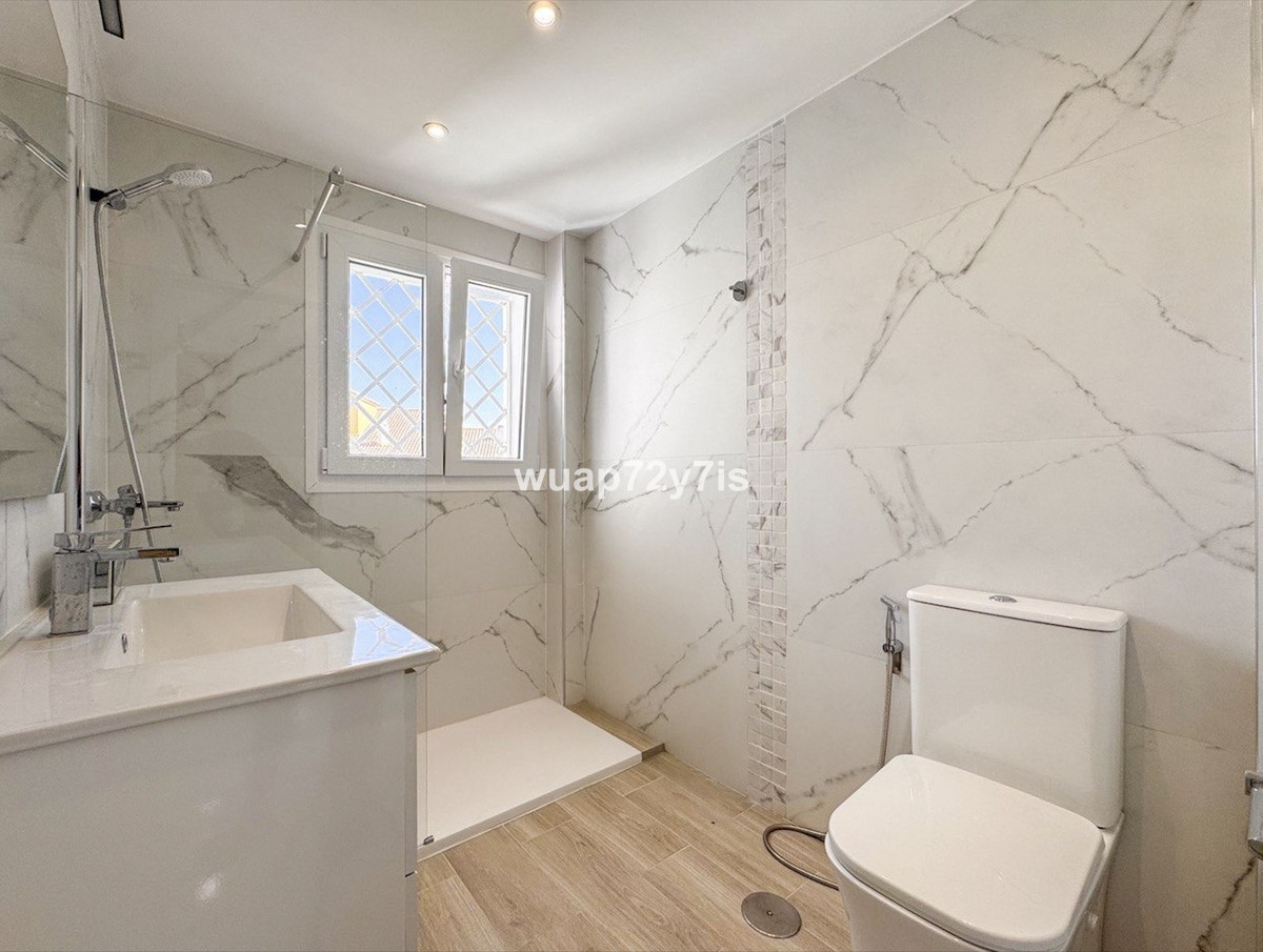 Vernieuwde penthouse met 3 slaapkamers in Bel-Air, Estepona in Bel Air - foto 17
