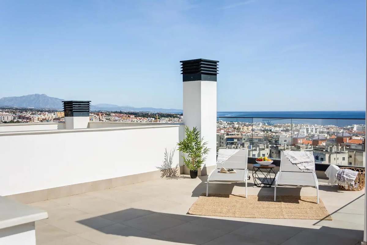 Exclusieve duplex-penthouse met privé dakterras in Estepona in Estepona - foto 2