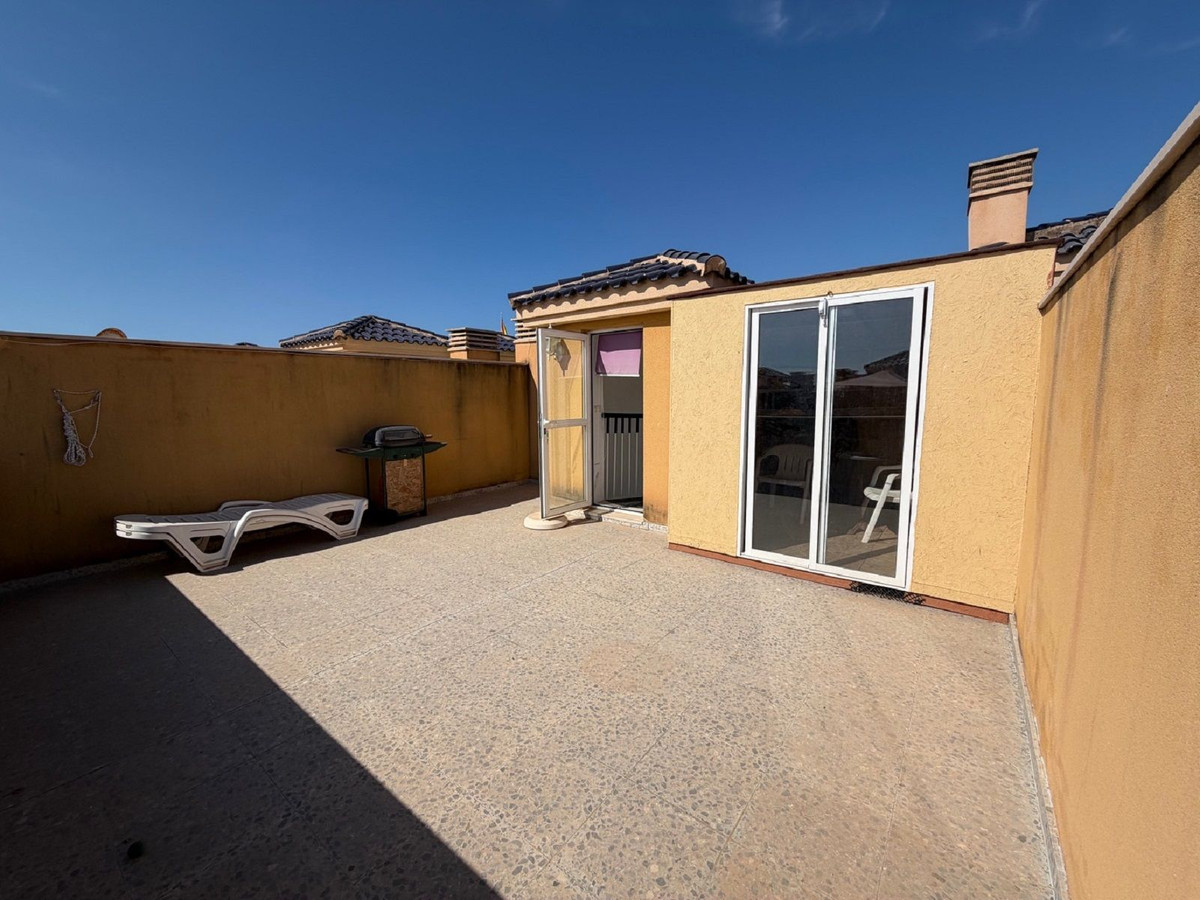 Penthouse met 1 slaapkamer in El Morche met balkon, 30 m² solarium en parkeerplaats in El Morche - foto 9