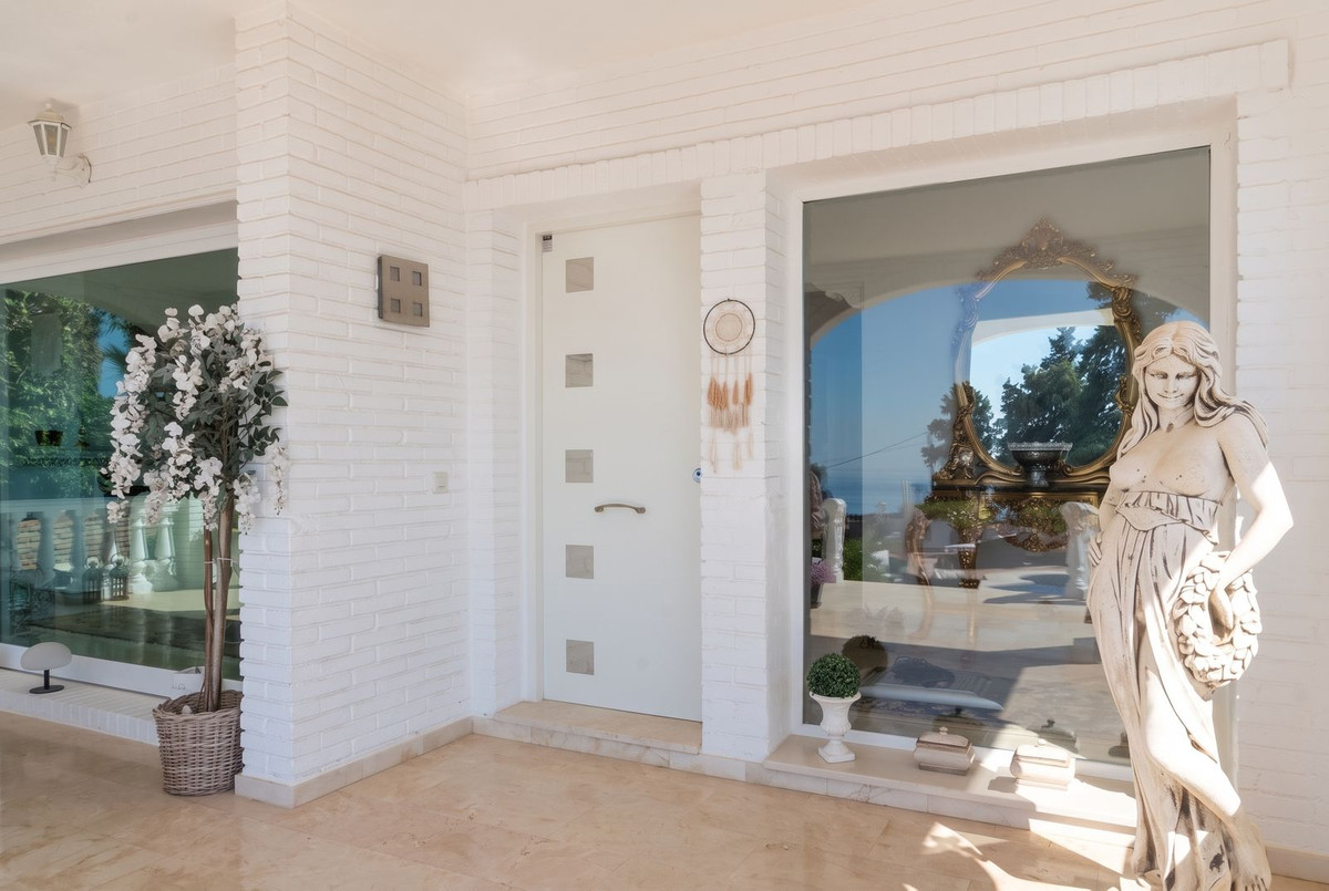 Zuidgerichte villa met 4 slaapkamers op dubbel perceel met zeezicht in La Capellanía, Benalmádena in La Capellania - foto 2
