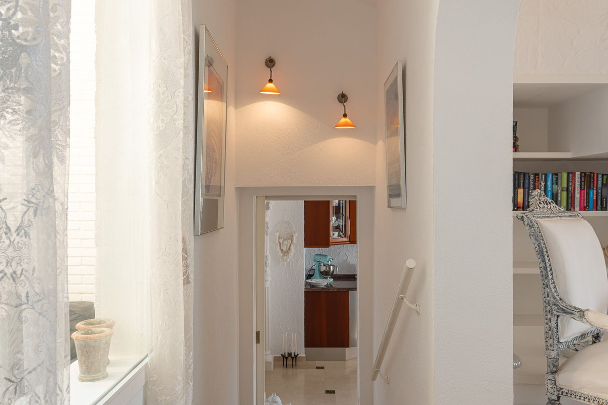 Zuidgerichte villa met 4 slaapkamers op dubbel perceel met zeezicht in La Capellanía, Benalmádena in La Capellania - foto 11