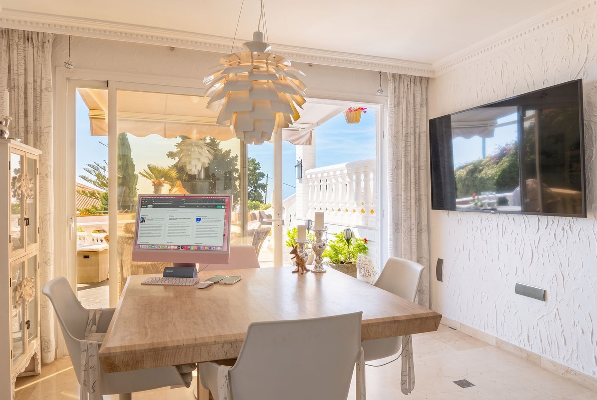 Zuidgerichte villa met 4 slaapkamers op dubbel perceel met zeezicht in La Capellanía, Benalmádena in La Capellania - foto 14