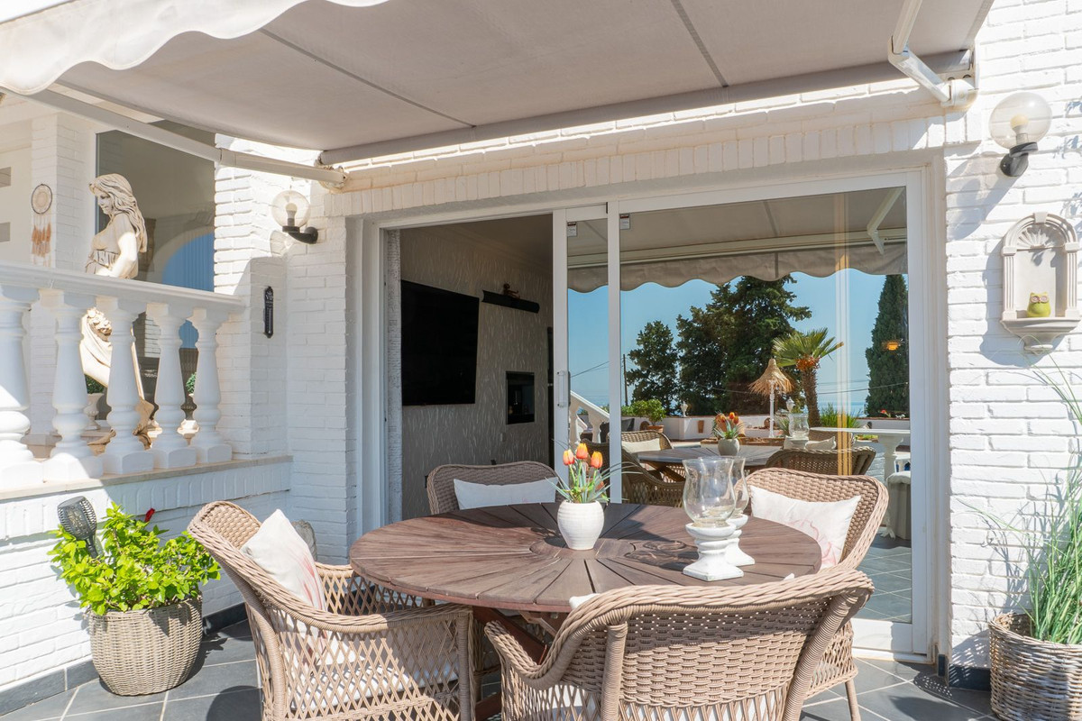 Zuidgerichte villa met 4 slaapkamers op dubbel perceel met zeezicht in La Capellanía, Benalmádena in La Capellania - foto 15