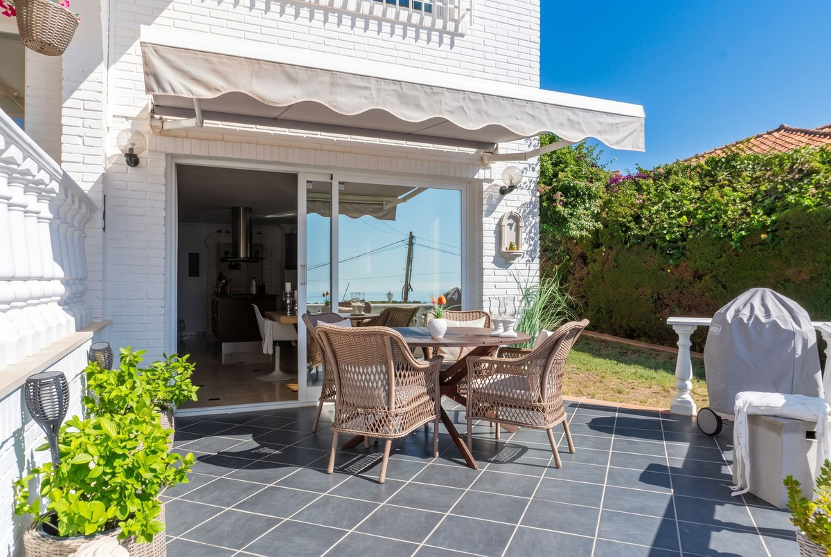 Zuidgerichte villa met 4 slaapkamers op dubbel perceel met zeezicht in La Capellanía, Benalmádena in La Capellania - foto 16