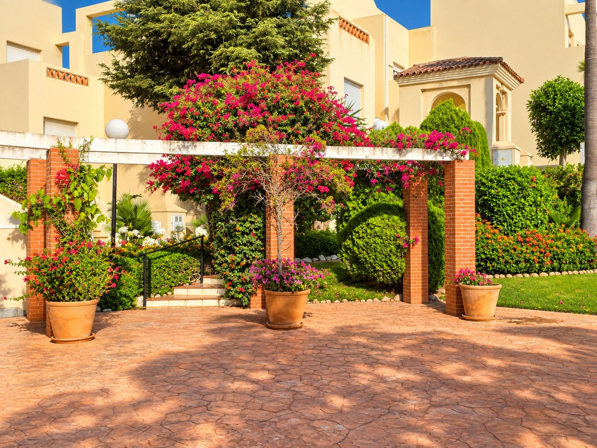 Ruime drie-slaapkamer penthouse met panoramische uitzichten – Estrella de Bahía in Casares Playa - foto 2