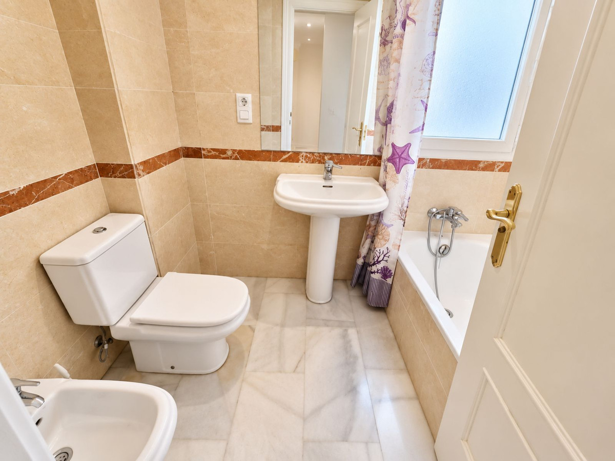 Ruime drie-slaapkamer penthouse met panoramische uitzichten – Estrella de Bahía in Casares Playa - foto 12