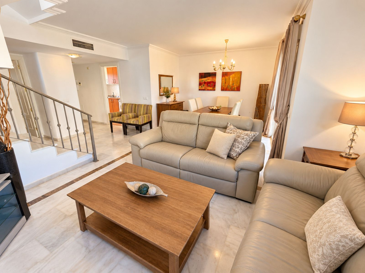 Ruime drie-slaapkamer penthouse met panoramische uitzichten – Estrella de Bahía in Casares Playa - foto 4