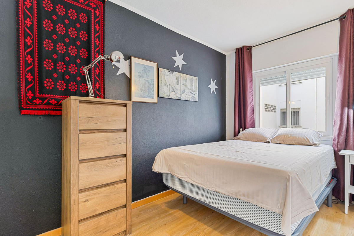 Drie-slaapkamerappartement met panoramisch zeezicht en privégarage in Los Boliches in Los Boliches - foto 11
