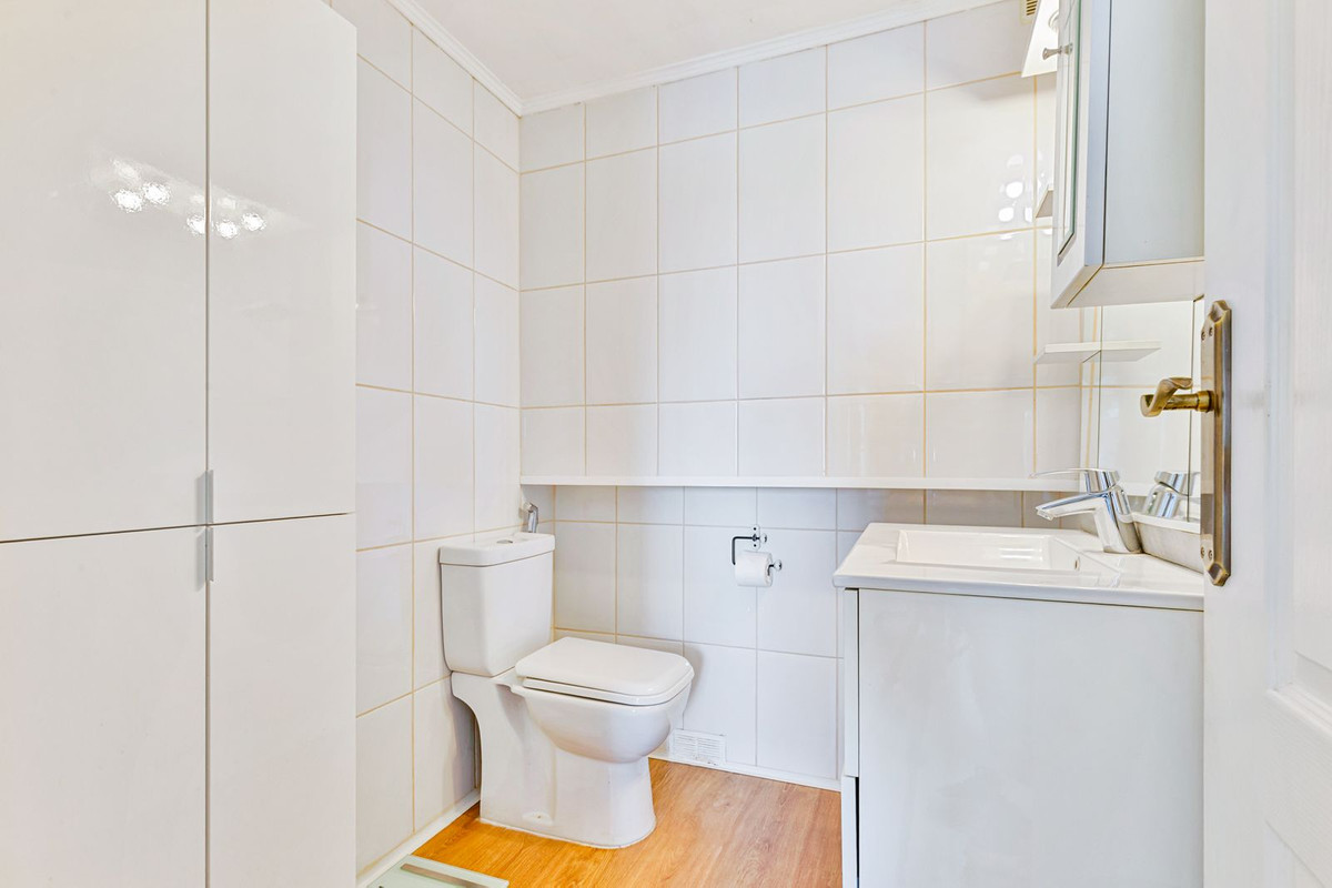 Drie-slaapkamerappartement met panoramisch zeezicht en privégarage in Los Boliches in Los Boliches - foto 12