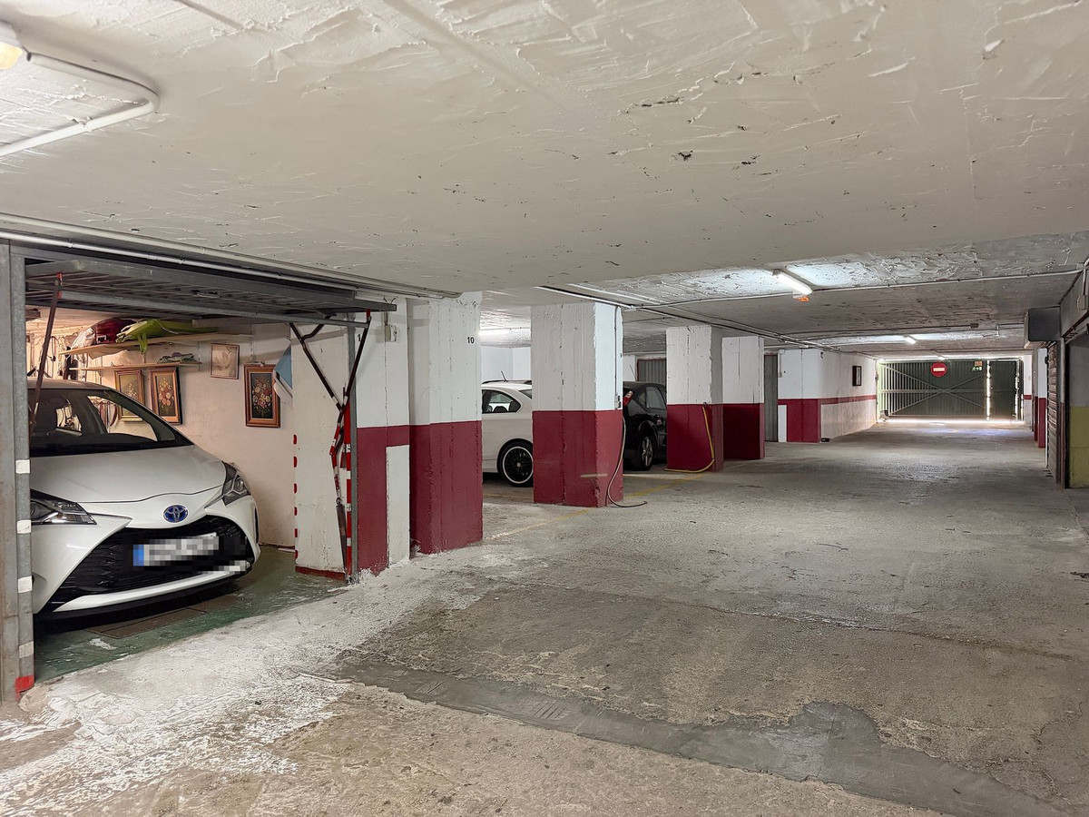 Drie-slaapkamerappartement met panoramisch zeezicht en privégarage in Los Boliches in Los Boliches - foto 19