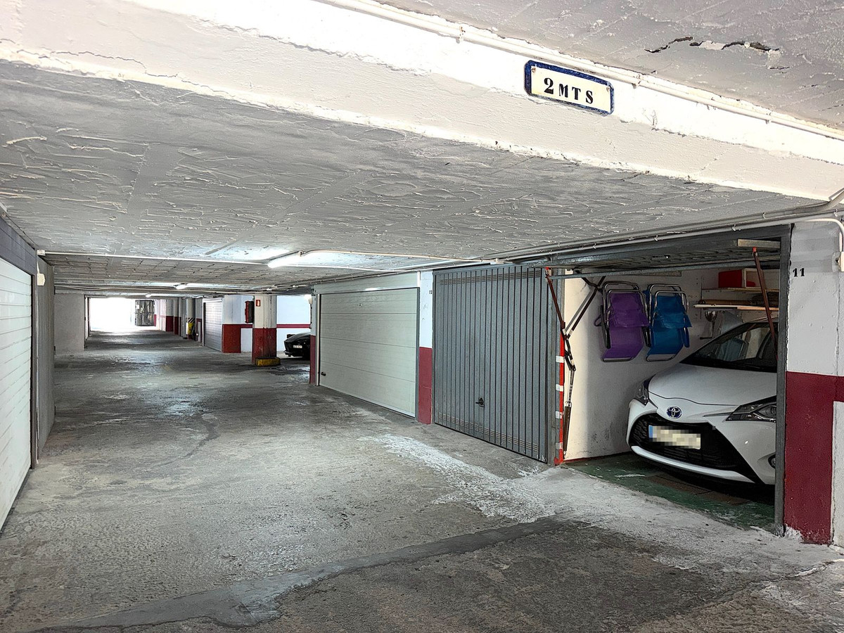 Drie-slaapkamerappartement met panoramisch zeezicht en privégarage in Los Boliches in Los Boliches - foto 20