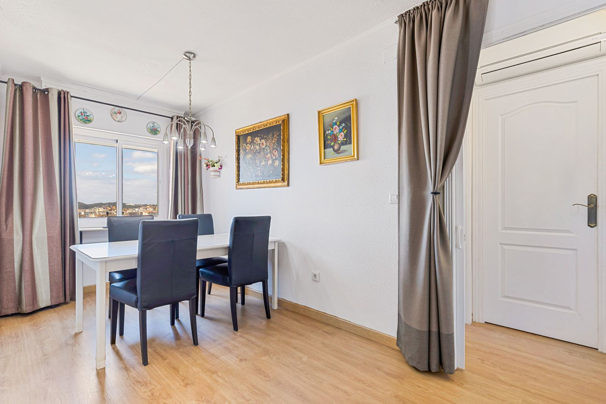 Drie-slaapkamerappartement met panoramisch zeezicht en privégarage in Los Boliches in Los Boliches - foto 6
