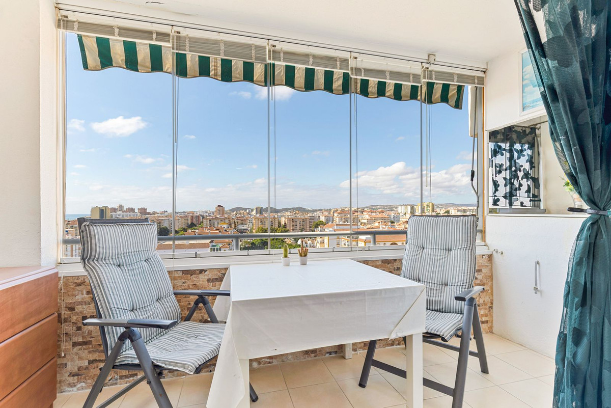 Drie-slaapkamerappartement met panoramisch zeezicht en privégarage in Los Boliches in Los Boliches - foto 7