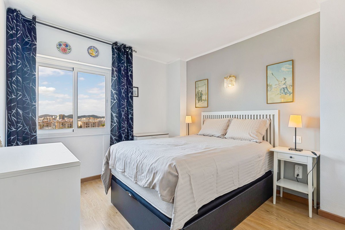 Drie-slaapkamerappartement met panoramisch zeezicht en privégarage in Los Boliches in Los Boliches - foto 10