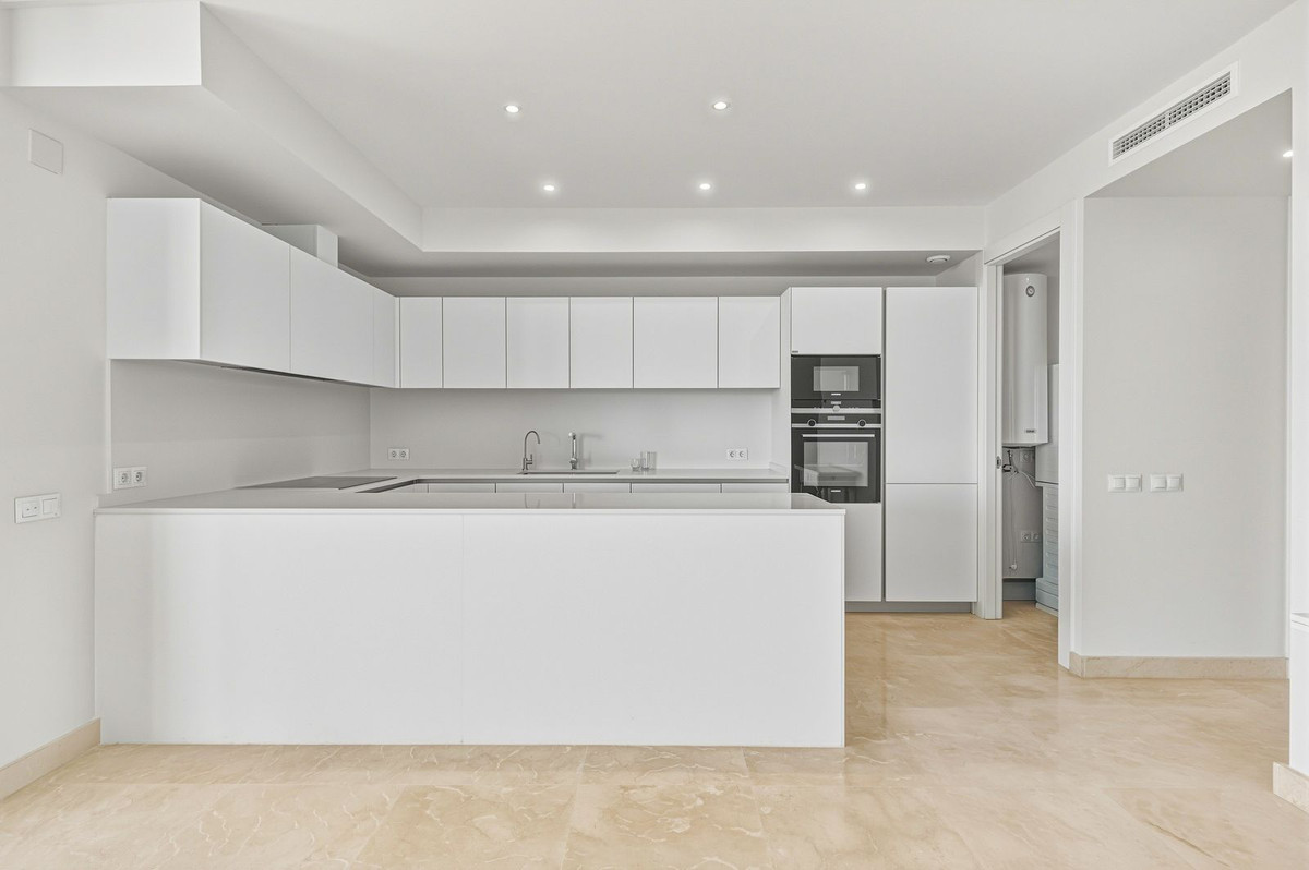 Moderne appartement met twee slaapkamers en panoramisch zeezicht in Cabopino in Cabopino - foto 14