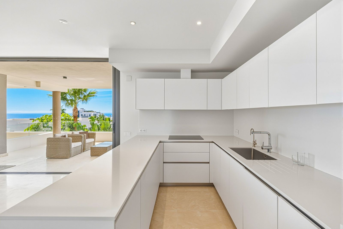 Moderne appartement met twee slaapkamers en panoramisch zeezicht in Cabopino in Cabopino - foto 15