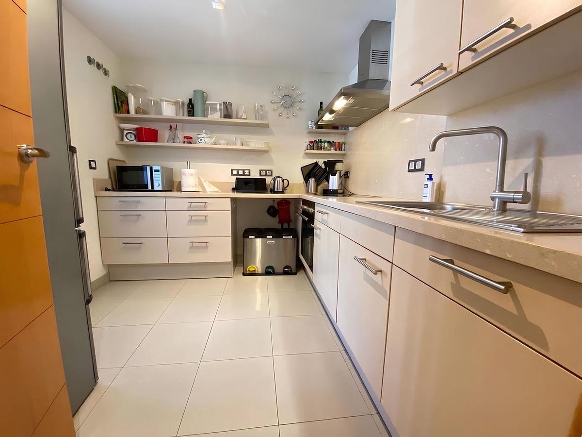Drie-slaapkamerappartement in Estepona in Estepona - foto 5