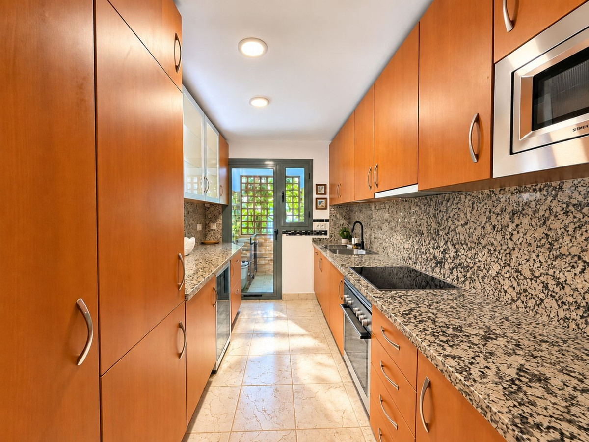 2 bedroom Apartment in Estepona in Estepona - foto 12