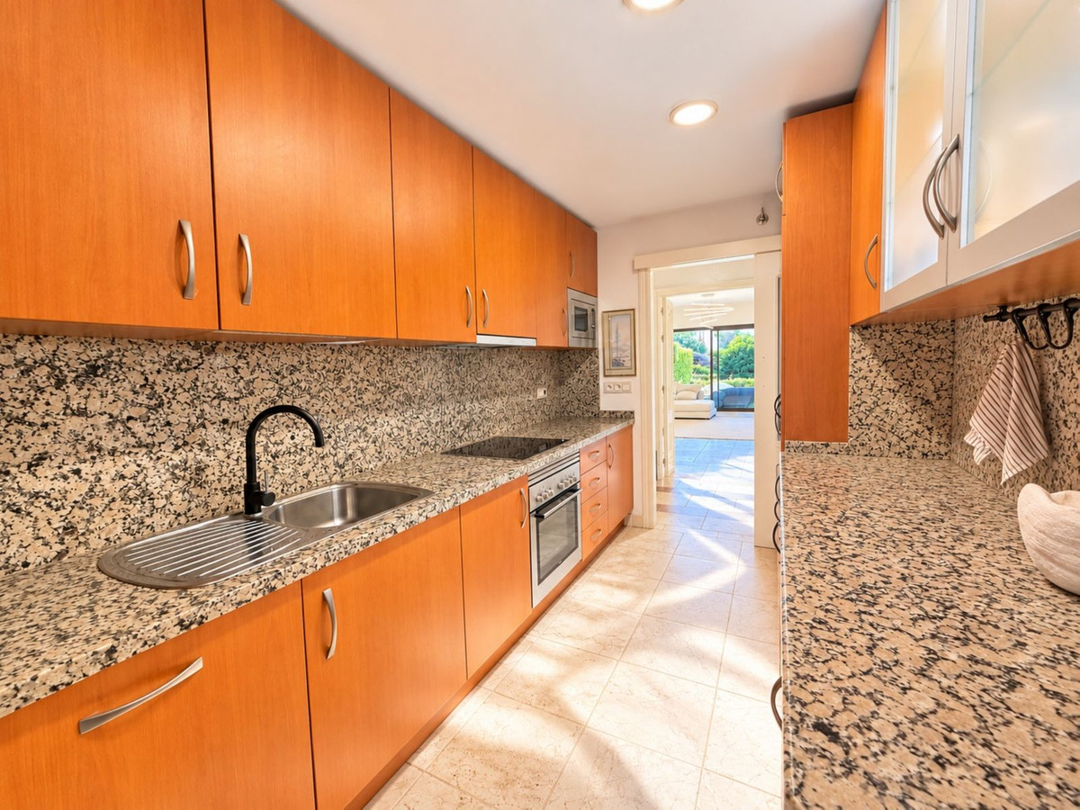 2 bedroom Apartment in Estepona in Estepona - foto 13
