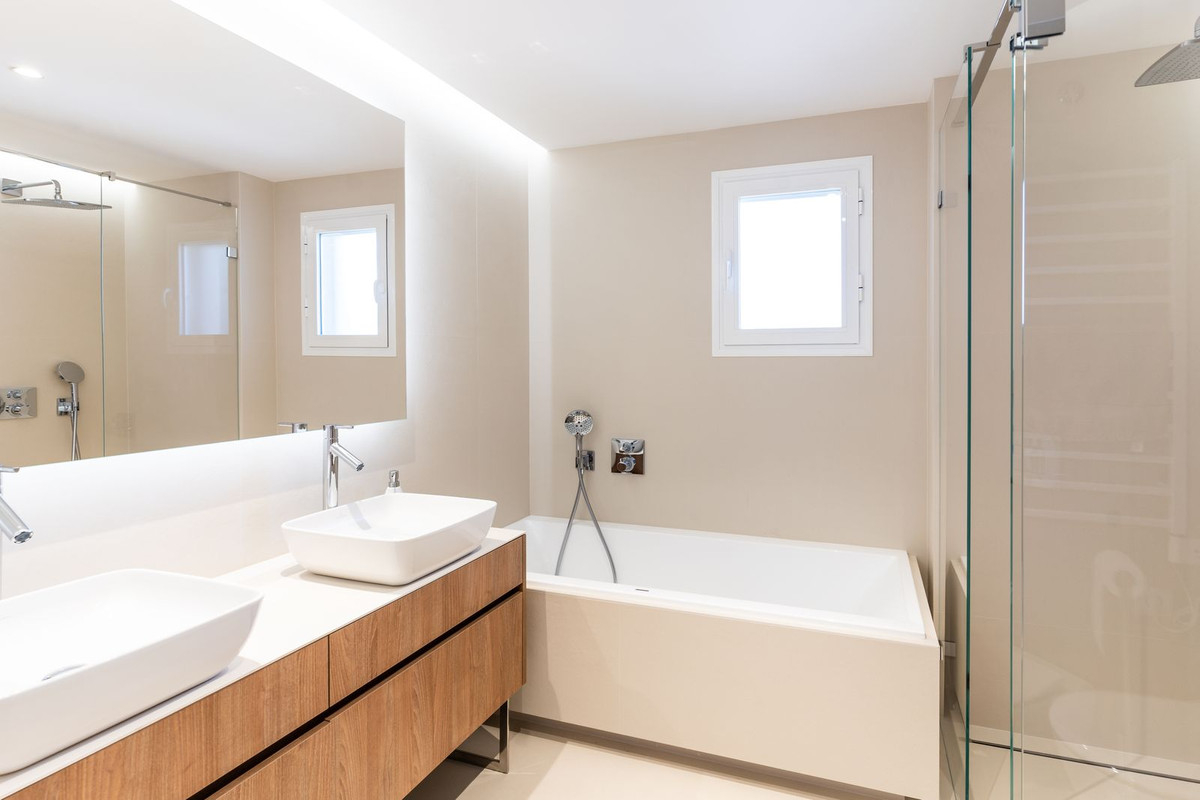 2 bedroom Apartment in Estepona in Estepona - foto 16