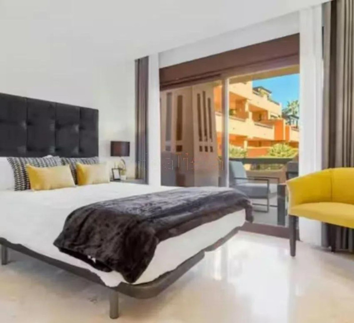 Gelijkvloers appartement met 2 slaapkamers in Estepona in Estepona - foto 12