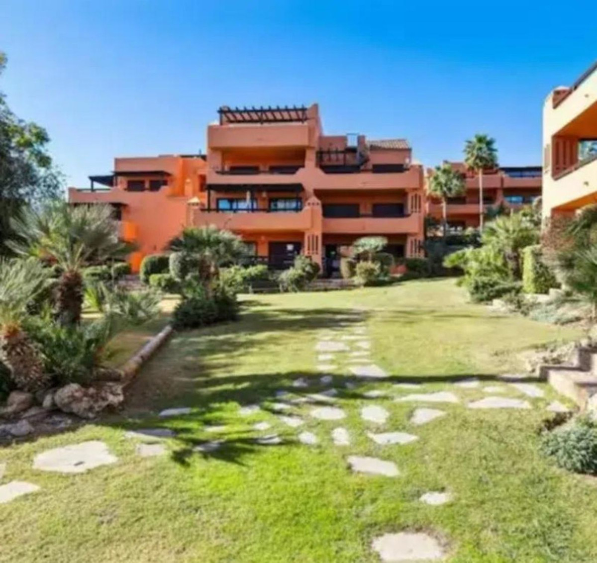 Gelijkvloers appartement met 2 slaapkamers in Estepona in Estepona - foto 20