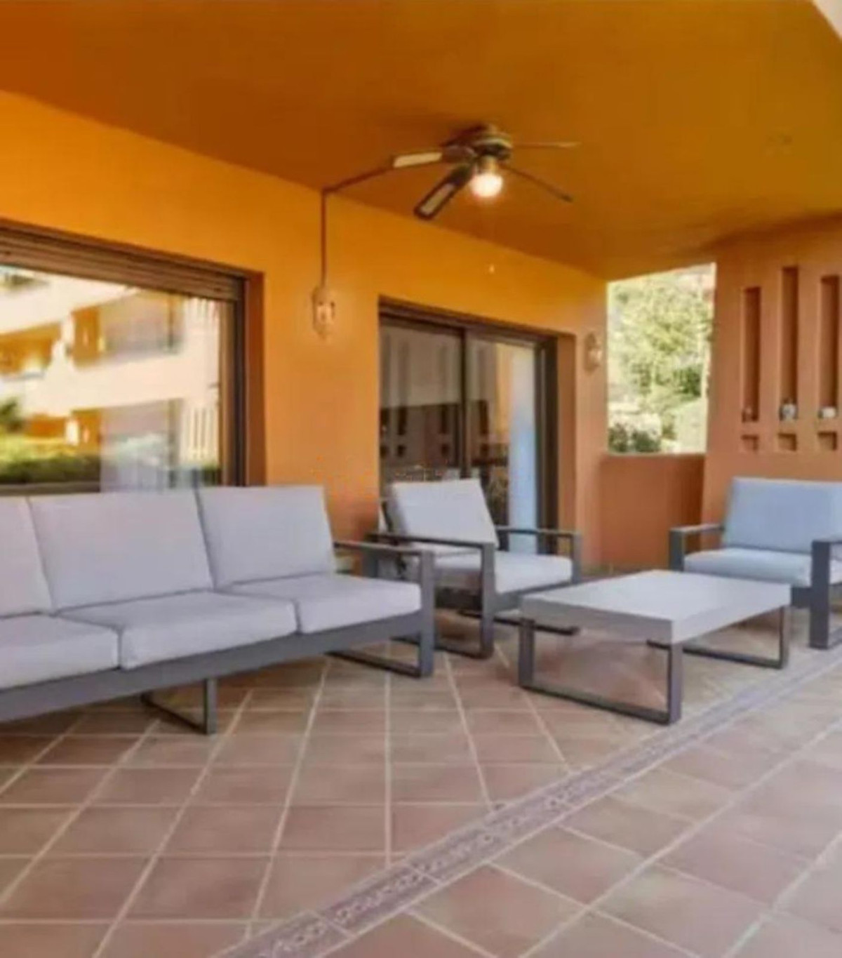 Gelijkvloers appartement met 2 slaapkamers in Estepona in Estepona - foto 3