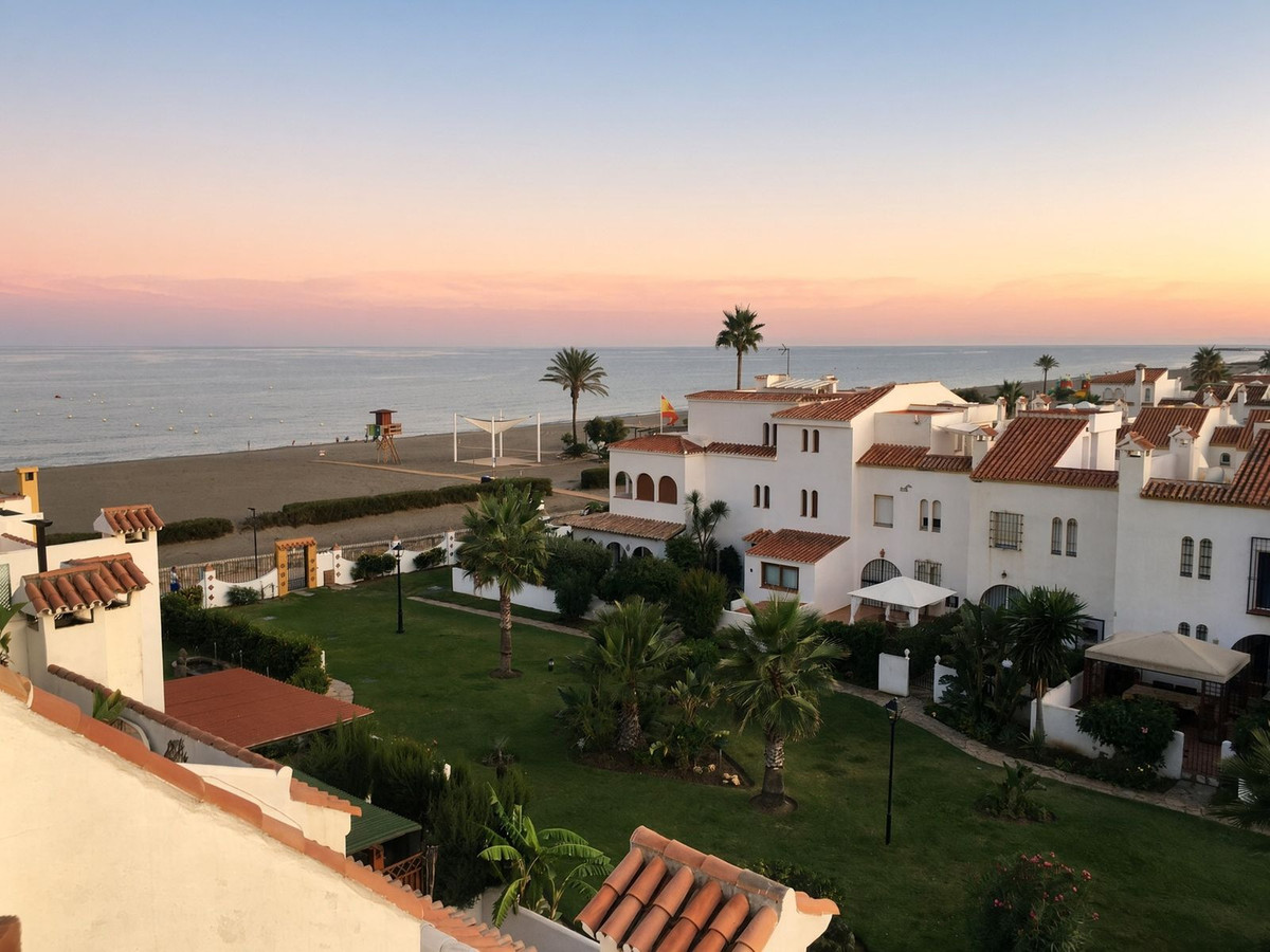 Stadswoning met 4 slaapkamers in Casares Playa in Casares Playa - foto 2