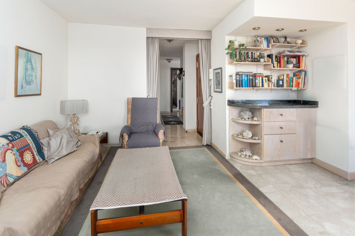 Drie-slaapkamer penthouse aan de waterkant in Marbella in Marbella - foto 12