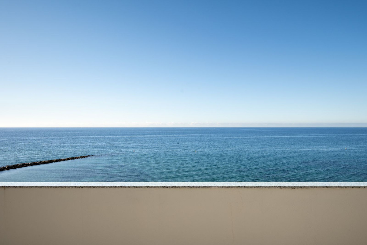 Drie-slaapkamer penthouse aan de waterkant in Marbella in Marbella - foto 13