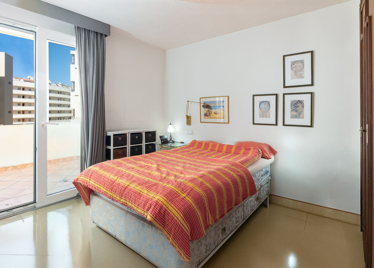 Drie-slaapkamer penthouse aan de waterkant in Marbella in Marbella - foto 19