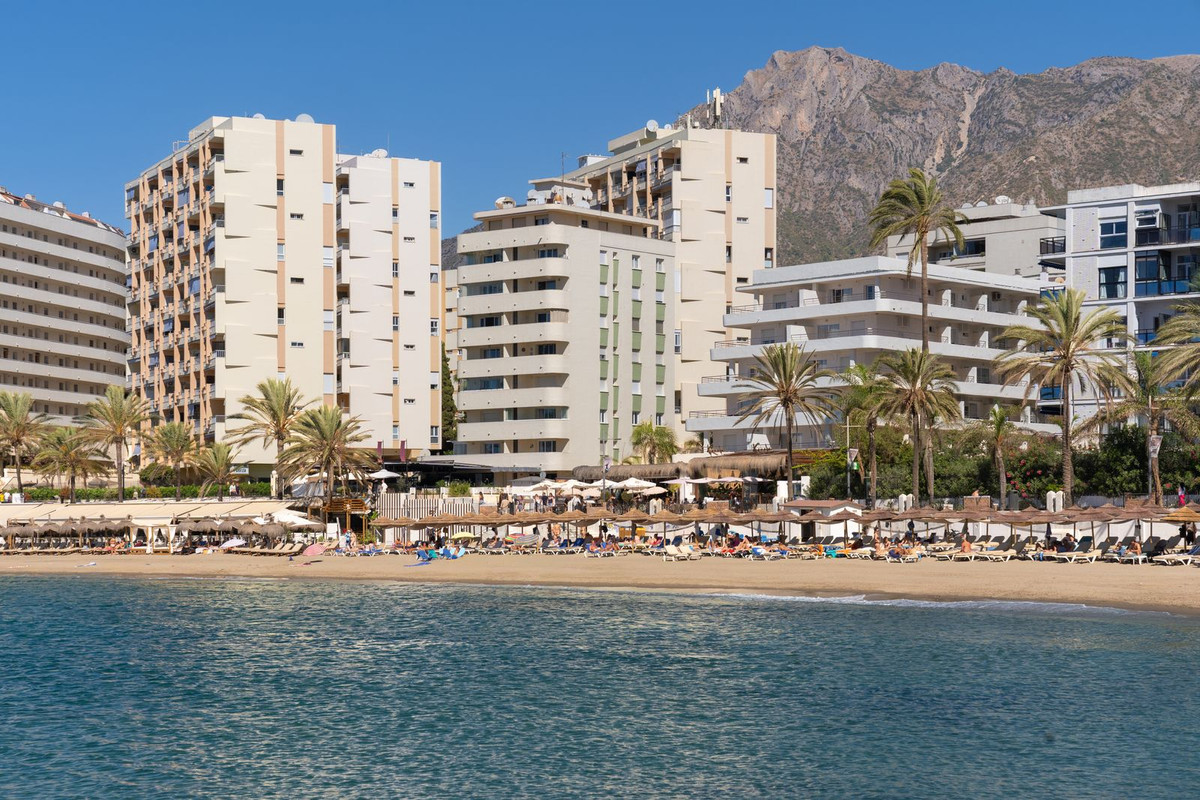 Drie-slaapkamer penthouse aan de waterkant in Marbella in Marbella - foto 5