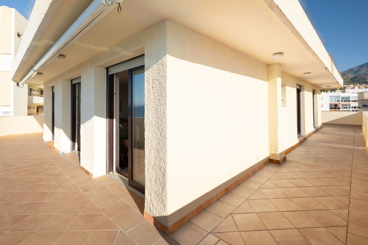 Drie-slaapkamer penthouse aan de waterkant in Marbella in Marbella - foto 8