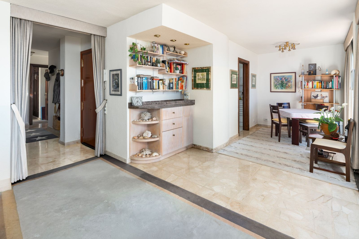Drie-slaapkamer penthouse aan de waterkant in Marbella in Marbella - foto 10