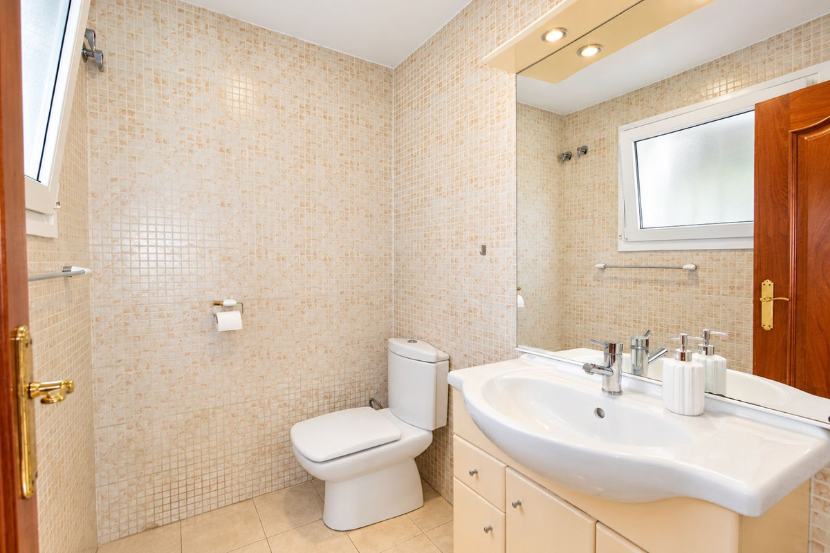 3-slaapkamer villa in Ricmar tussen Elviria en El Rosario in El Rosario - foto 12