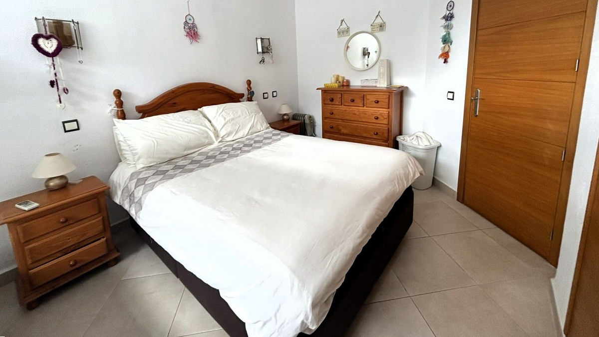 2 bedroom Apartment in Calahonda in Calahonda - foto 9