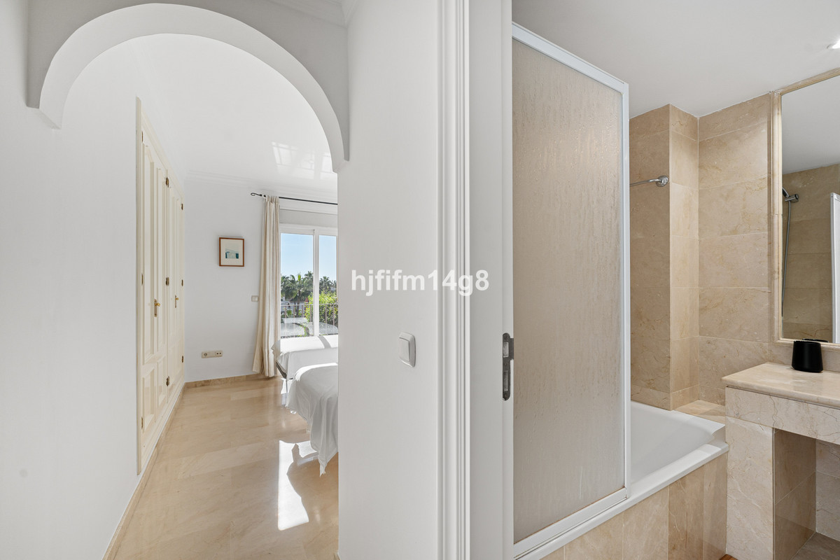 4 bedroom House in Nueva Andalucía in Nueva Andalucía - foto 18