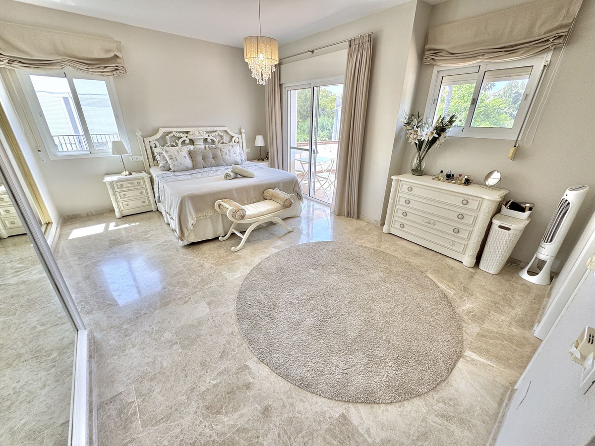 4 bedroom House in Calahonda in Calahonda - foto 17
