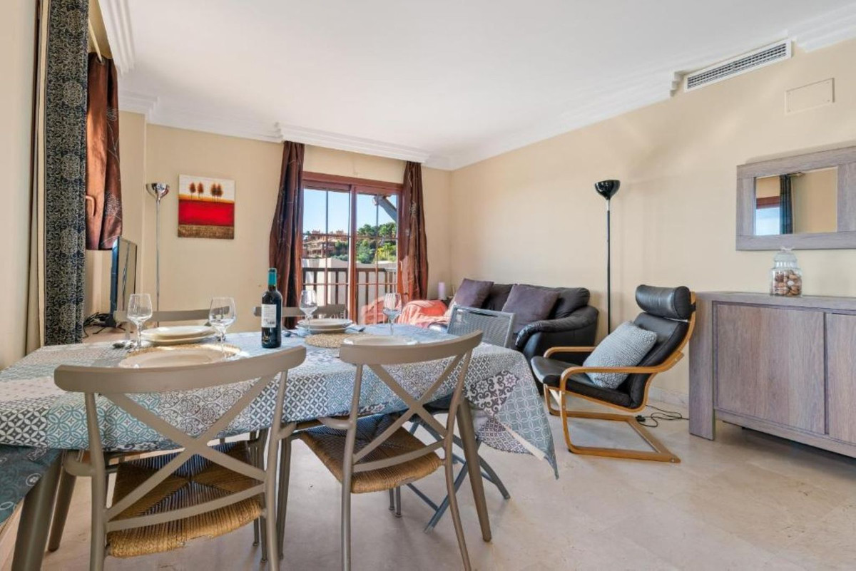 Panoramisch uitzicht op zee en La Concha | Elegant 2-slaapkamerappartement in Gazules del Sol, La Alquería, Benahavís in Atalaya - foto 2