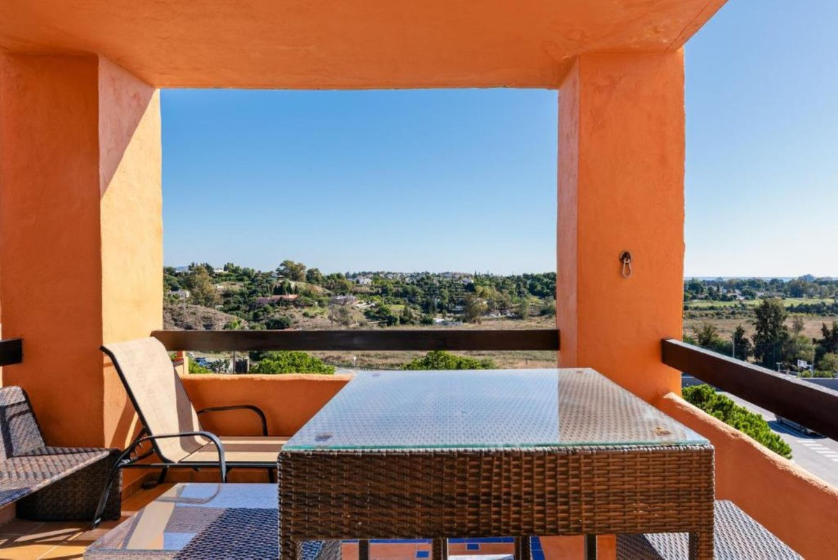 Panoramisch uitzicht op zee en La Concha | Elegant 2-slaapkamerappartement in Gazules del Sol, La Alquería, Benahavís in Atalaya - foto 14