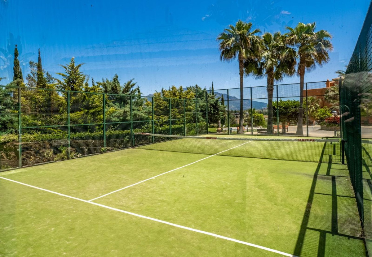Panoramisch uitzicht op zee en La Concha | Elegant 2-slaapkamerappartement in Gazules del Sol, La Alquería, Benahavís in Atalaya - foto 16