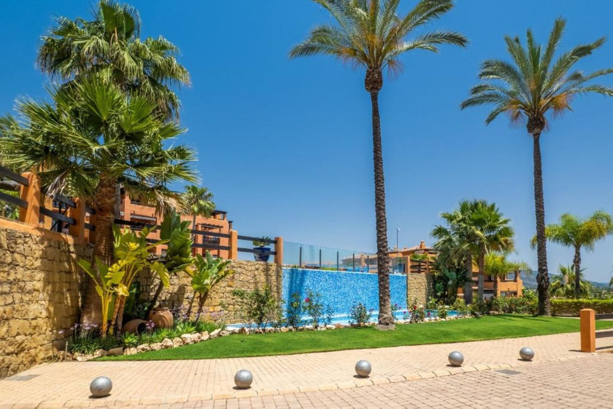 Panoramisch uitzicht op zee en La Concha | Elegant 2-slaapkamerappartement in Gazules del Sol, La Alquería, Benahavís in Atalaya - foto 19