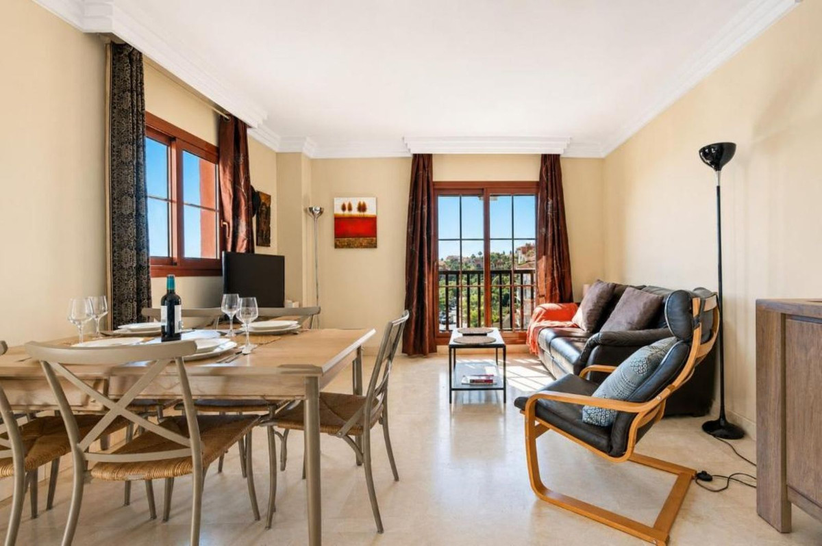 Panoramisch uitzicht op zee en La Concha | Elegant 2-slaapkamerappartement in Gazules del Sol, La Alquería, Benahavís in Atalaya - foto 3