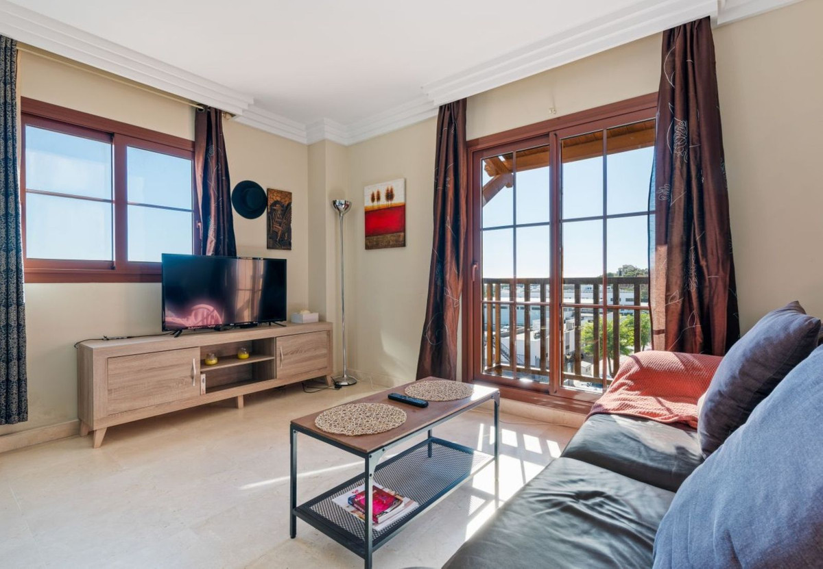 Panoramisch uitzicht op zee en La Concha | Elegant 2-slaapkamerappartement in Gazules del Sol, La Alquería, Benahavís in Atalaya - foto 4