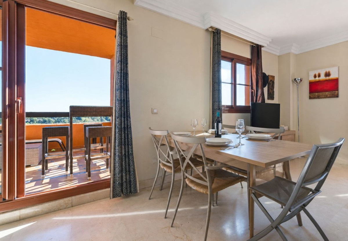 Panoramisch uitzicht op zee en La Concha | Elegant 2-slaapkamerappartement in Gazules del Sol, La Alquería, Benahavís in Atalaya - foto 5